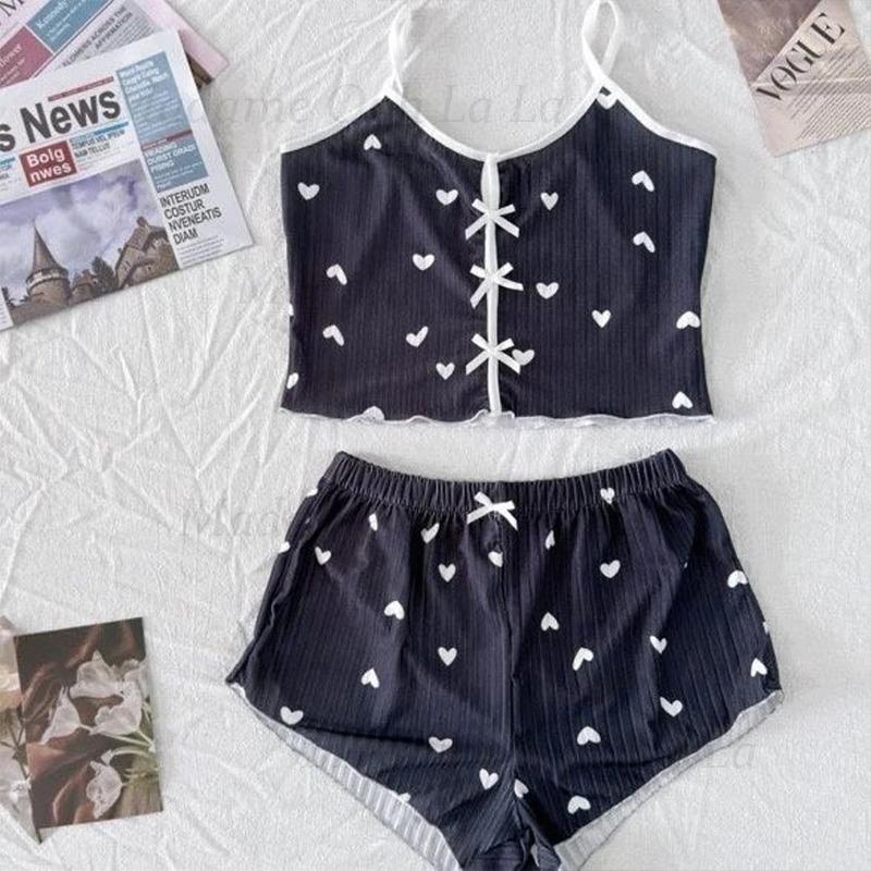V Neck Cami Top - ชุดนอนพิมพ์ลายหัวใจเซ็กซี่สำหรับผู้หญิง ชุดนอนผ้าไหมซาติน คอวี แขนกุด เสื้อสายเดี่ยวลำลองและกางเกงขาสั้น ชุดลำลอง