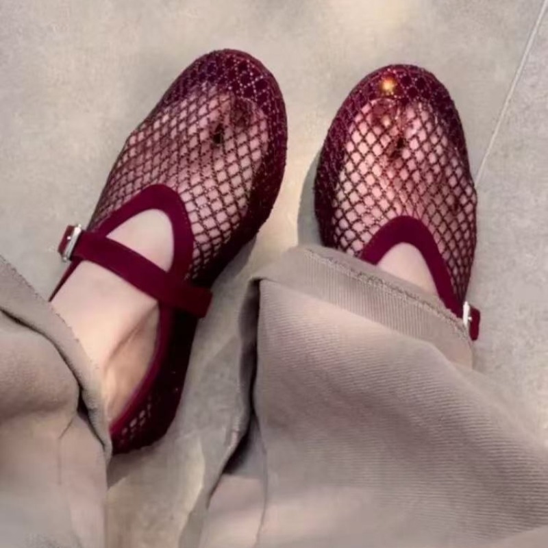 Women Fashion Store - รองเท้าแตะแบบสวมประดับเพชรทรงกลวงสำหรับผู้หญิง รุ่นใหม่ปี 2026 ระบายอากาศได้ดี ดีไซน์ตาข่ายแบบถัก สไตล์แมรี่เจน