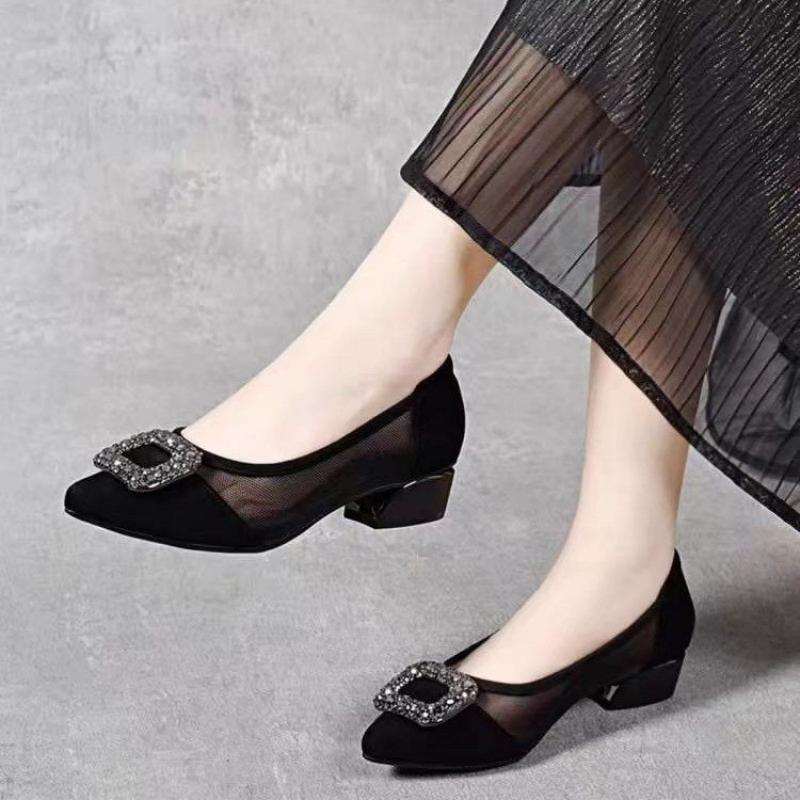 Women Fashion Store - รองเท้าส้นบล็อกหัวแหลมแบบตาข่าย ดีไซน์หรูหรา ประดับหัวเข็มขัดสี่เหลี่ยมเพชรเทียม รองเท้าทรงเตี้ย ระบายอากาศได้ดี เหมาะสำหรับใส่ทำงานสำหรับผู้หญิง